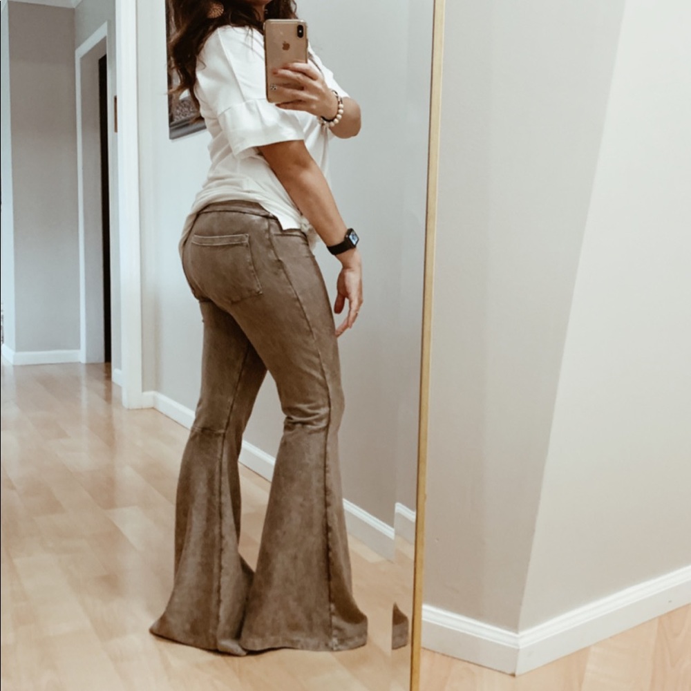 Stretchy Pocket Flares NWT